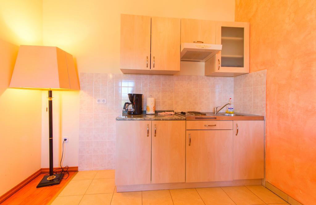 Apartments 4 Palme Funtana Cameră foto